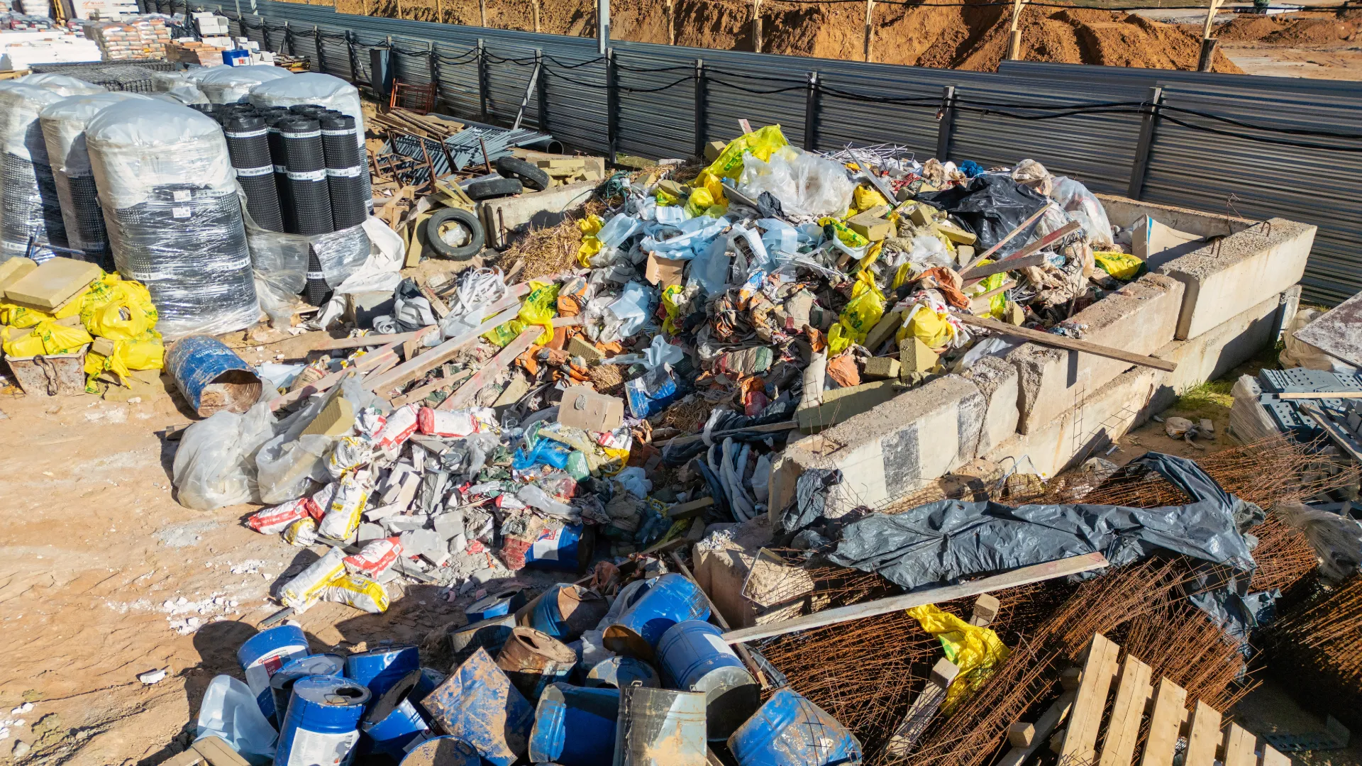 Featured image for “Environmental Risks on Construction Sites: Waste, Spills and Pollution”